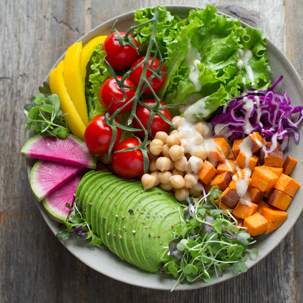 A colourful salad bowl with avocado and chickpeas